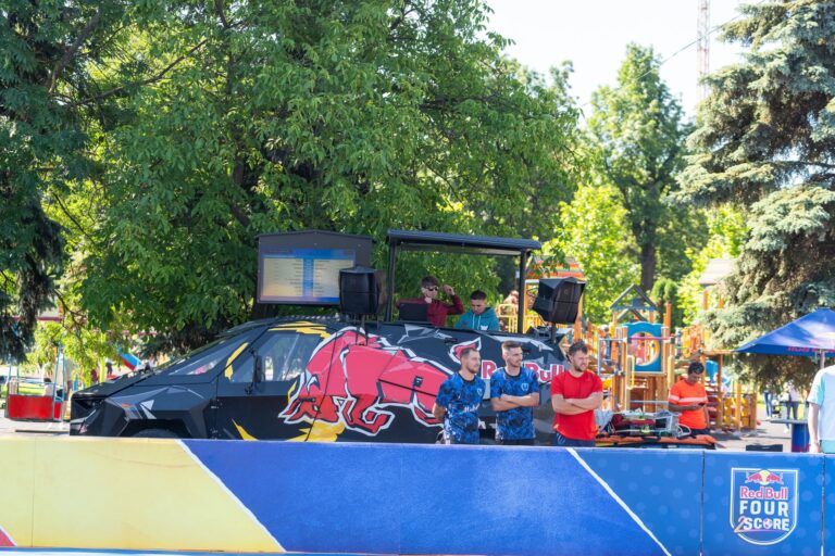 Red Bull Four 2 Score